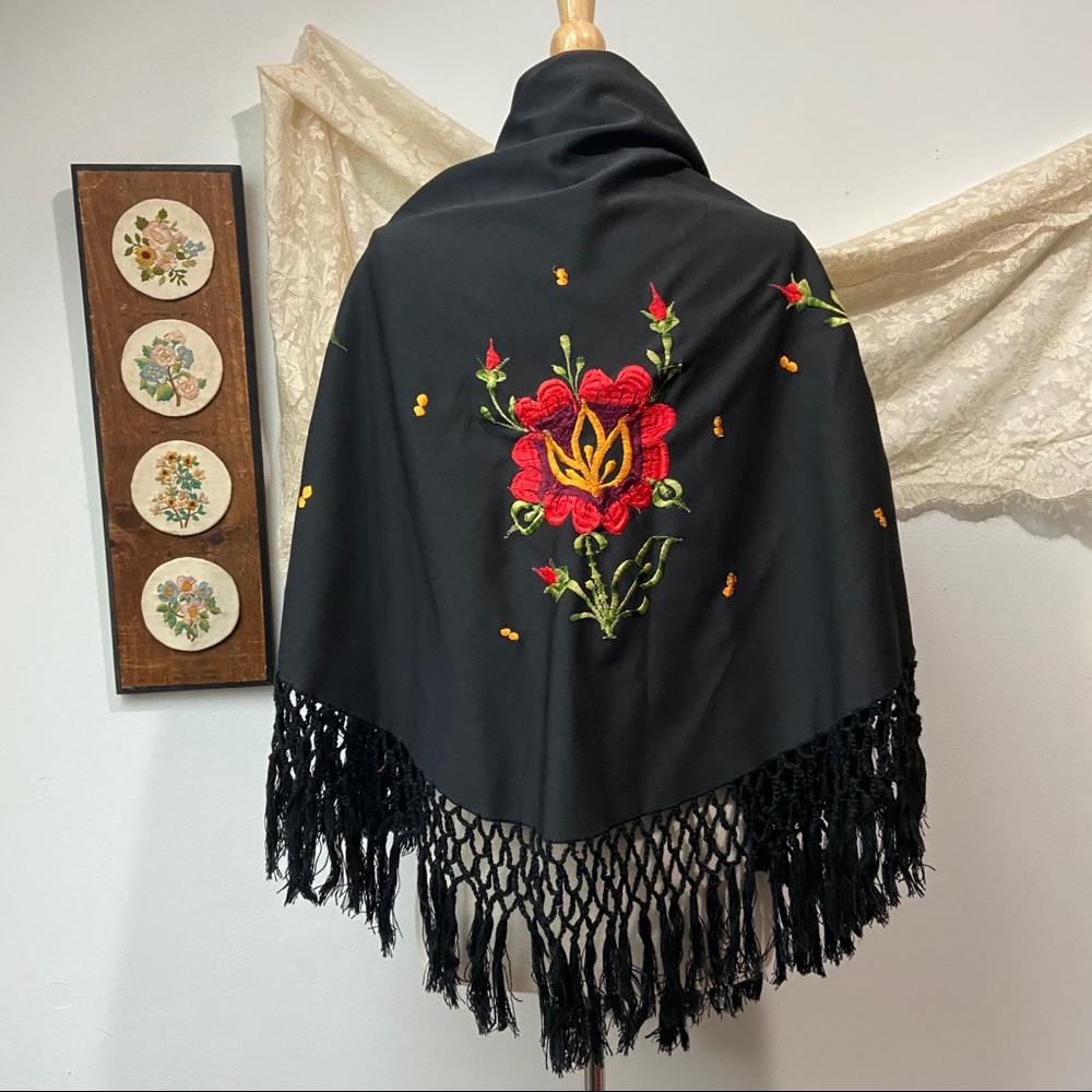 Vintage Embroidered Piano Shawl - Picture 6 of 7